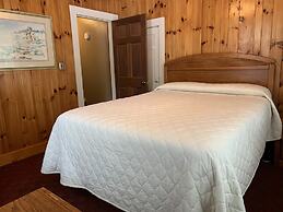 Carr's Northside Motel and Cottages