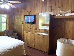 Carr's Northside Motel and Cottages