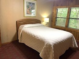 Carr's Northside Motel and Cottages