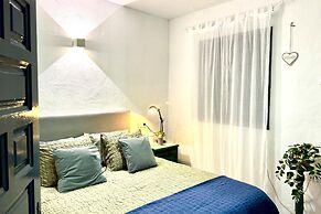 Cottage - Sleeps 4 - Pet Friendly - Patio