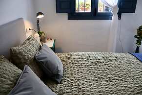 Cottage - Sleeps 4 - Pet Friendly - Patio