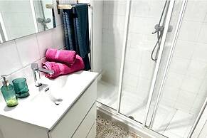 Cottage - Sleeps 4 - Pet Friendly - Patio