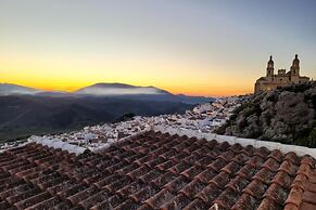 Cottage - Sleeps 4 - Pet Friendly - Patio