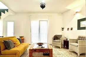 Cottage - Sleeps 4 - Pet Friendly - Patio