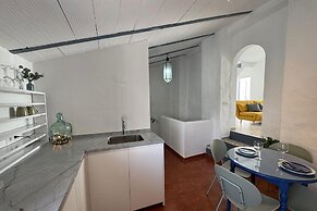 Cottage - Sleeps 4 - Pet Friendly - Patio