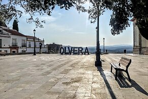 Cottage - Sleeps 4 - Pet Friendly - Patio