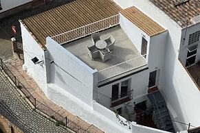 Cottage - Sleeps 4 - Pet Friendly - Patio