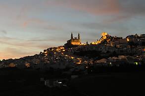 Cottage - Sleeps 4 - Pet Friendly - Patio