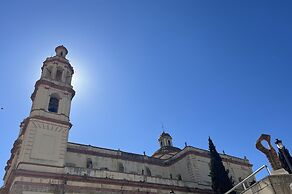 Cottage - Sleeps 4 - Pet Friendly - Patio