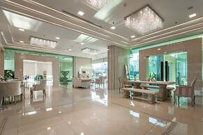 City Condo by Somphong