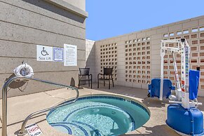 Holiday Inn Express & Suites Phoenix Dwtn - State Capitol by IHG