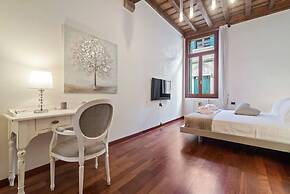 Piazza delle Erbe Stylish Flat