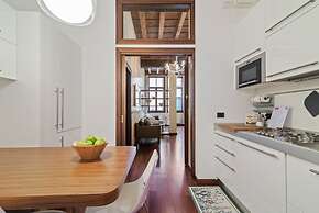 Piazza delle Erbe Stylish Flat