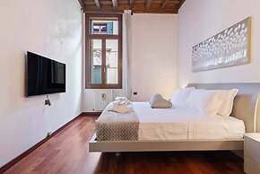 Piazza delle Erbe Stylish Flat