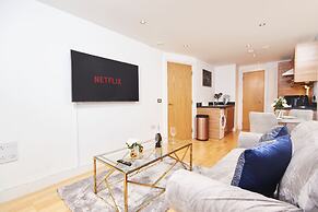 Deluxe City Centre Apt Balcony View & Free Parking