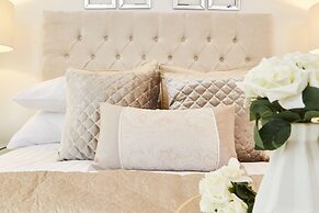 Deluxe City Centre Apt Balcony View & Free Parking