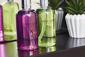 Deluxe City Centre Apt Balcony View & Free Parking