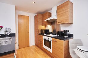 Deluxe City Centre Apt Balcony View & Free Parking