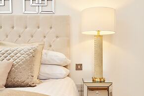 Deluxe City Centre Apt Balcony View & Free Parking