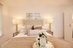 Deluxe City Centre Apt Balcony View & Free Parking