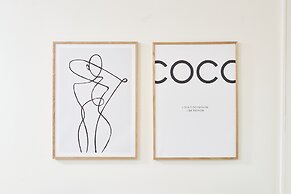 Deluxe City Centre Apt Balcony View & Free Parking