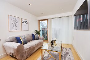 Deluxe City Centre Apt Balcony View & Free Parking