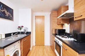 Deluxe City Centre Apt Balcony View & Free Parking