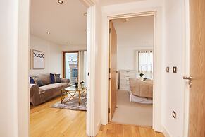 Deluxe City Centre Apt Balcony View & Free Parking