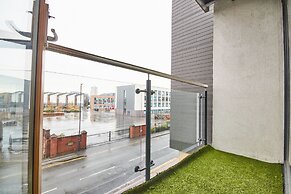 Deluxe City Centre Apt Balcony View & Free Parking