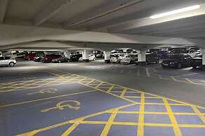 Deluxe City Centre Apt Balcony View & Free Parking