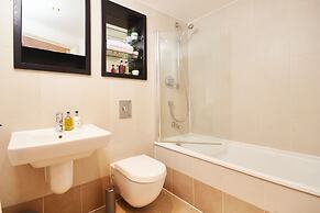 Deluxe City Centre Apt Balcony View & Free Parking