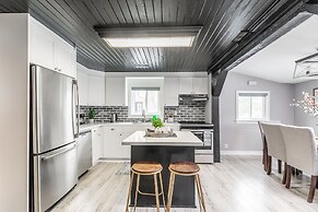 Cozy 3BR House in Watertown by GLOBALSTAY