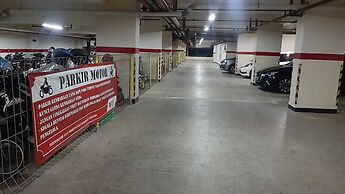 Quade Stay at Serpong Greenview