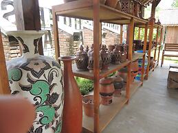 Balkondes Karanganyar (Pottery Academy)