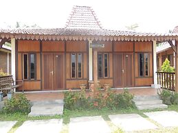 Balkondes Karanganyar (Pottery Academy)