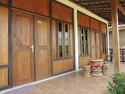 Balkondes Karanganyar (Pottery Academy)