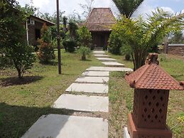 Balkondes Karanganyar (Pottery Academy)