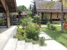 Balkondes Karanganyar (Pottery Academy)