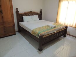 Balkondes Karanganyar (Pottery Academy)