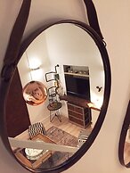 Spacious 1 Bedroom Split Level Old Pub Conversion Tower Bridge