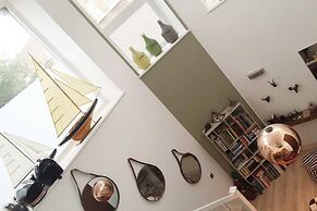 Spacious 1 Bedroom Split Level Old Pub Conversion Tower Bridge