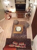 Spacious 1 Bedroom Split Level Old Pub Conversion Tower Bridge