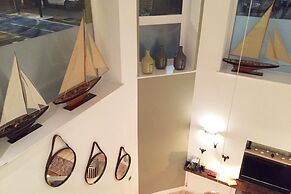 Spacious 1 Bedroom Split Level Old Pub Conversion Tower Bridge