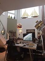 Spacious 1 Bedroom Split Level Old Pub Conversion Tower Bridge