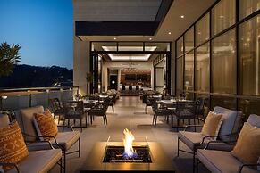 Valley Hotel Homewood Birmingham, Curio Collection by Hilton