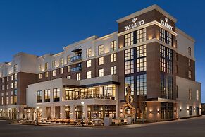 Valley Hotel Homewood Birmingham, Curio Collection by Hilton