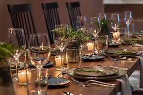 Valley Hotel Homewood Birmingham, Curio Collection by Hilton