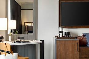 Valley Hotel Homewood Birmingham, Curio Collection by Hilton