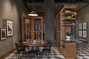 Valley Hotel Homewood Birmingham, Curio Collection by Hilton