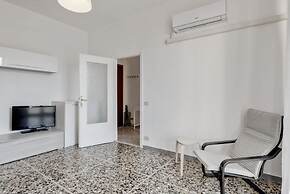 Lulli Cozy Apartment with Balcony